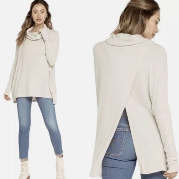 FREE PEOPLE Oversize Thermal Top Women Beige Juicy Split Back Boho Cottage NWT - Picture 3 of 6